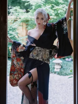 Mandy Lina photo 1, european, average, blonde hair, 163 cm, 52 kg, Small bust, Hong Kong