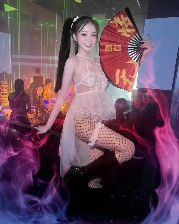 Charlotte Lina photo 1, asian, average, brunette, 165 cm, 58 kg, Medium bust, Hong Kong