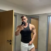 Adrian photo 3, european, curvy, brunette, 180 cm, 103 kg, Hong Kong