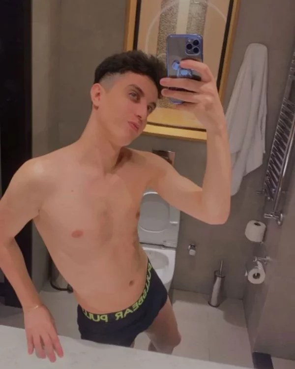 Brandon photo 1, european, slim, brunette, 180 cm, 61 kg, Hong Kong
