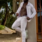 Domis photo 1, black, curvy, black hair, 183 cm, 95 kg, Hong Kong