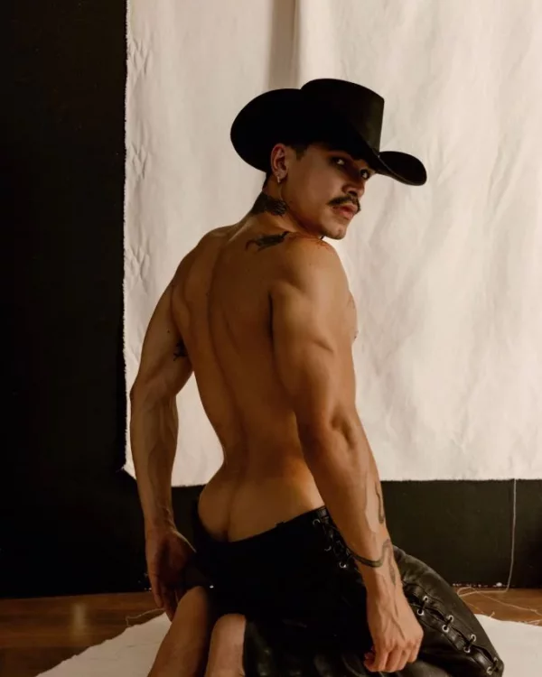 Donato photo 1, latina, athletic, black hair, 183 cm, 79 kg, Hong Kong