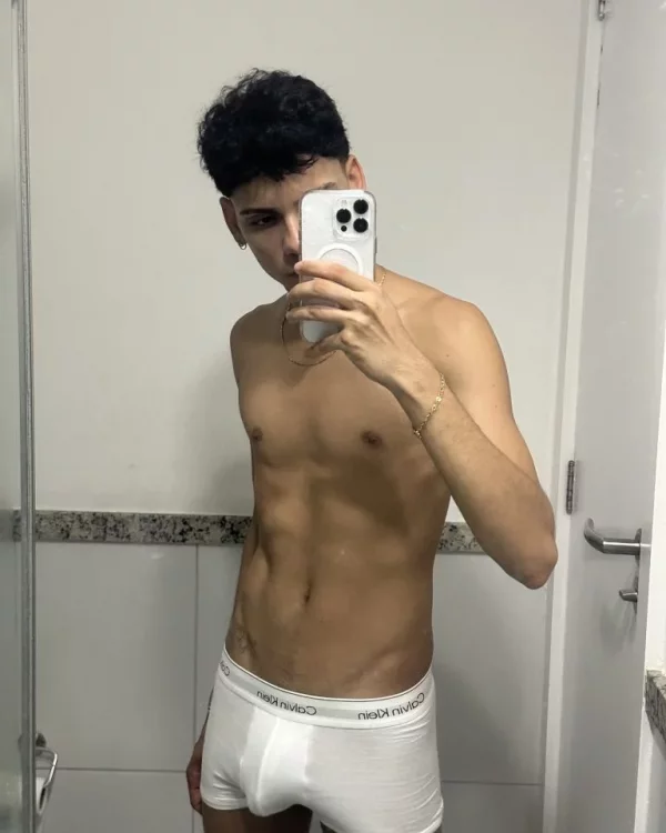 Dotson photo 1, latina, slim, black hair, 175 cm, 58 kg, Hong Kong