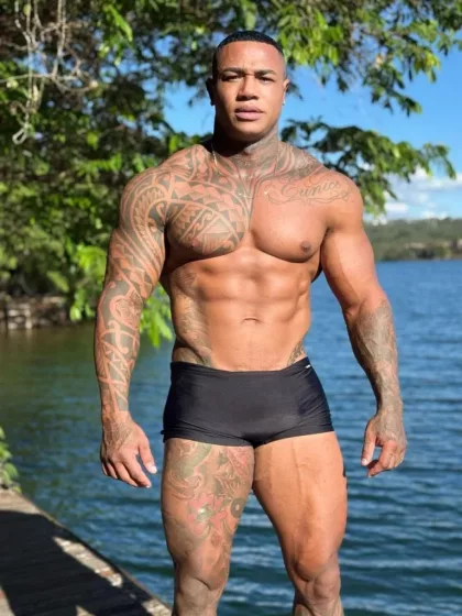 Galvao photo 1, latina, curvy, black hair, 180 cm, 95 kg, Hong Kong
