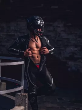 Ryder photo 1, latina, curvy, blonde hair, 185 cm, 90 kg, Hong Kong