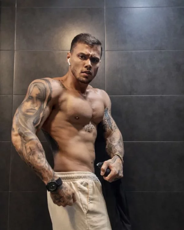 Tomas photo 1, latina, curvy, brunette, 180 cm, 95 kg, Hong Kong