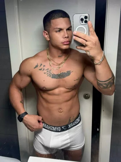 Tommy photo 1, latina, curvy, black hair, 180 cm, 93 kg, Hong Kong