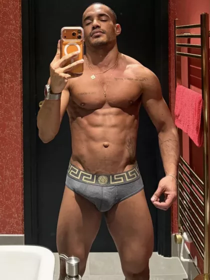 Vidal photo 1, latina, athletic, black hair, 175 cm, 74 kg, Hong Kong