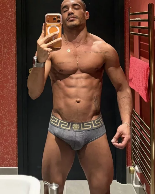 Vidal photo 1, latina, athletic, black hair, 175 cm, 74 kg, Hong Kong