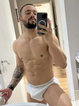 Wallace photo 1, latina, athletic, black hair, 178 cm, 72 kg, Hong Kong