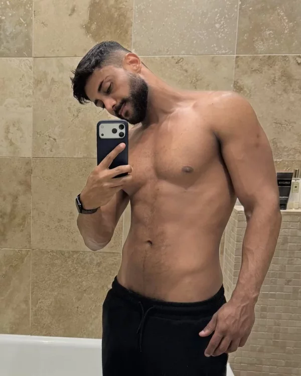 Wellington photo 1, latina, curvy, black hair, 185 cm, 90 kg, Hong Kong