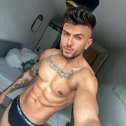 Yan photo 2, latina, athletic, black hair, 180 cm, 77 kg, Hong Kong