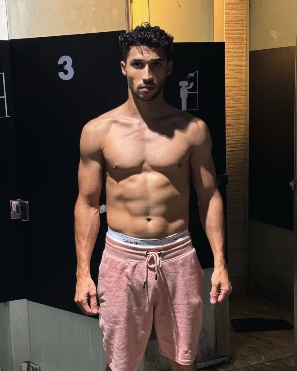Yazeed photo 1, asian, average, black hair, 178 cm, 68 kg, Hong Kong