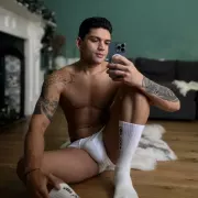 Zac photo 2, latina, curvy, black hair, 178 cm, 83 kg, Hong Kong