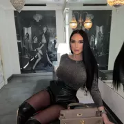 Darina photo 2, european, average, black hair, 180 cm, 70 kg, Large bust, Hong Kong