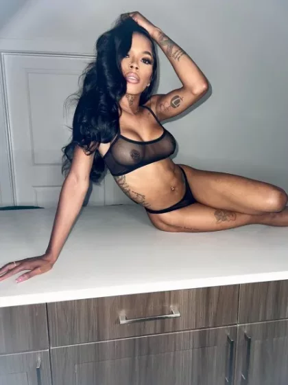 Kassidy photo 1, black, average, black hair, 164 cm, 58 kg, Small bust, Hong Kong